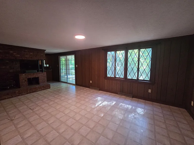 1194 Ingram Dr — Photo 21