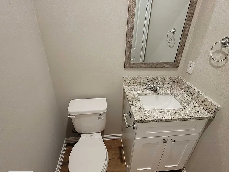 1220 Sunnyvale Ln — Photo 3