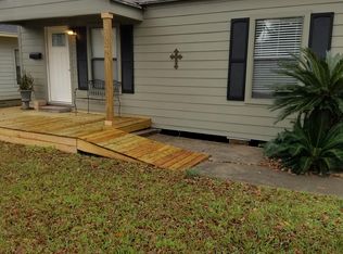 2636 Montrose Ave, Groves, TX 77619