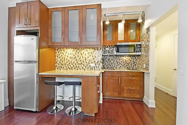 Rented by City Connections Realty | media 4