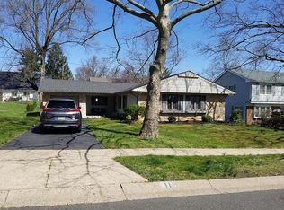 11 Hinsdale Ln, Willingboro, NJ