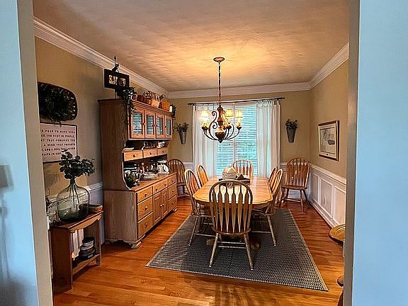 Formal dinning room