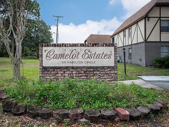 2nd image of 2989 Sir Hamilton Cir #9
