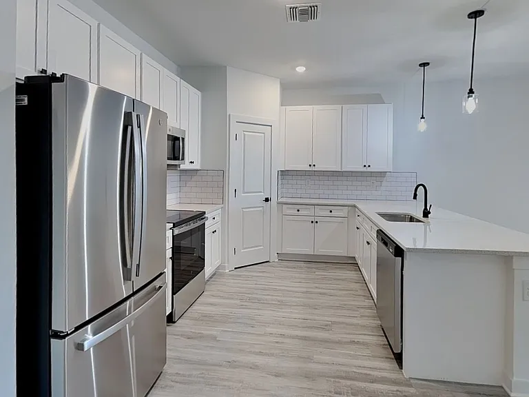 1120 Bismarck Rd — Photo 25