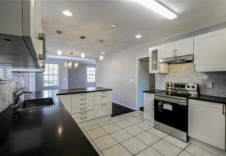 993 Washington St SW — Photo 11
