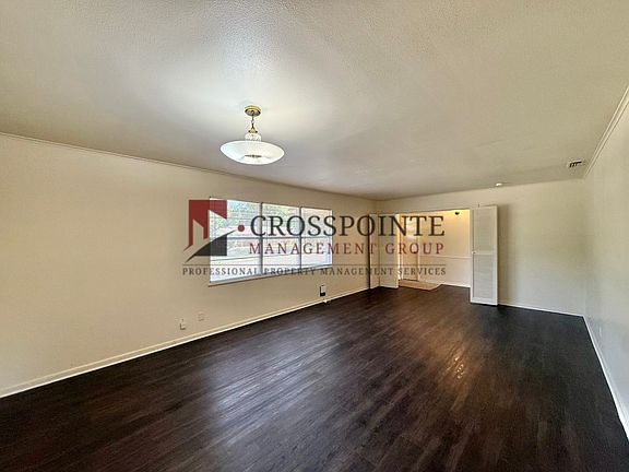 4th image of 2725 Tanglewood Dr