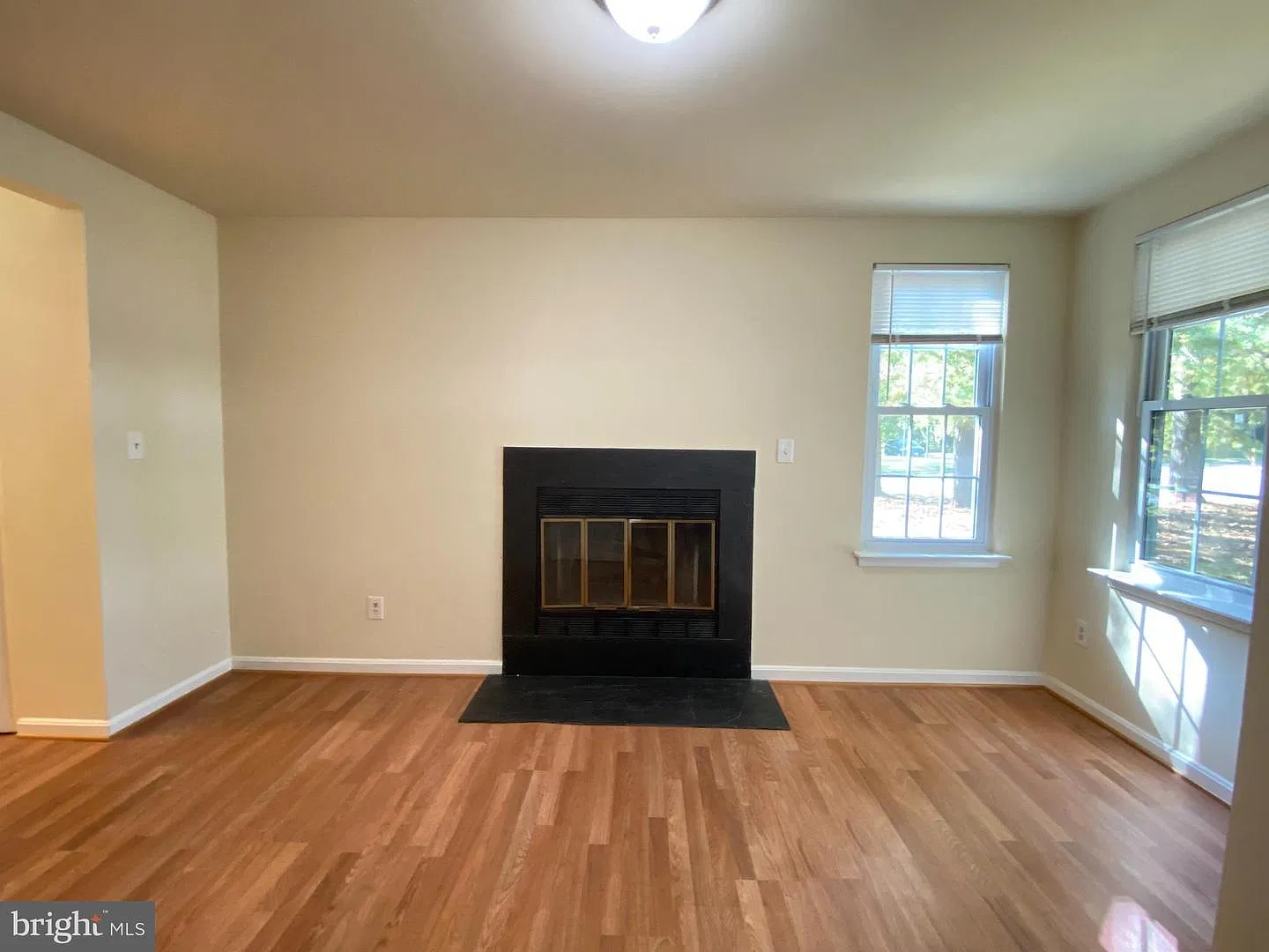 3 bed, 2.5 bath, 1448 sqft, $2,300 — Photo 4
