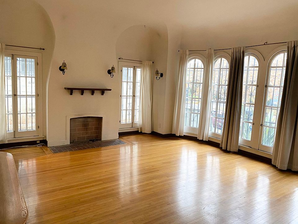 1st image of 232 N Kenmore Ave #2