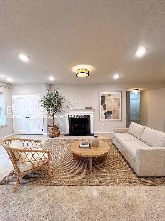 2 bed, 2.0 bath, 1489 sqft, $2,245 — Photo 1