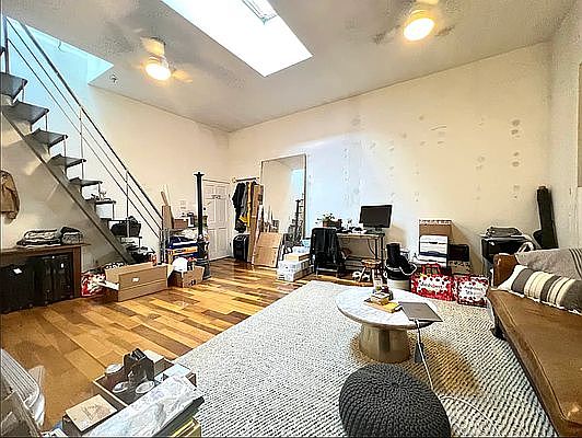 3rd image of 164 Manhattan Ave #2