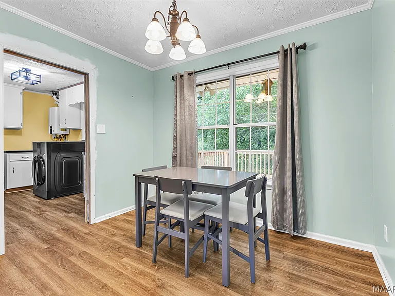 140 Livingston Cir — Photo 16