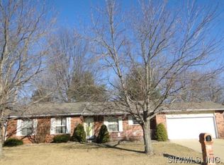17 Acorn Lake Dr, Shiloh, IL