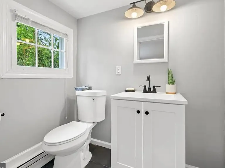 38 Spring Ln — Photo 8