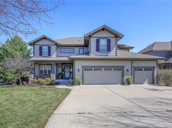 10711 S Appleridge Ln, Olathe, KS 66061