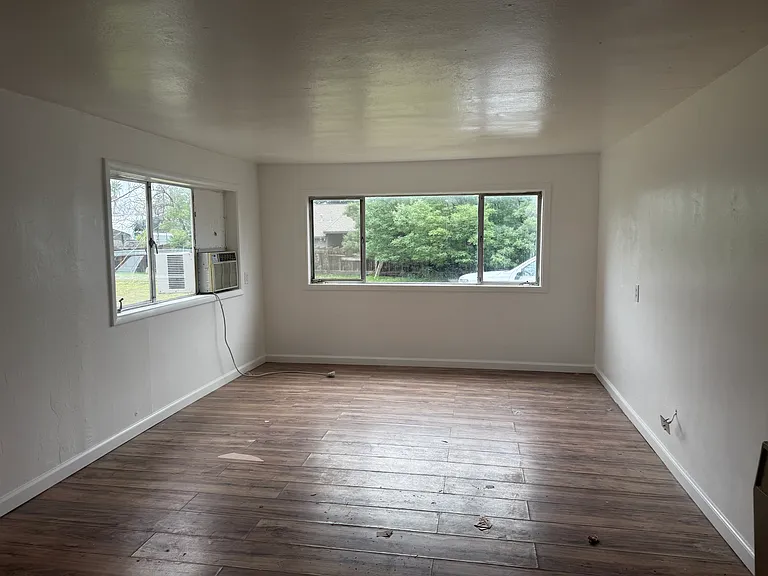 20734 Walnut St — Photo 7