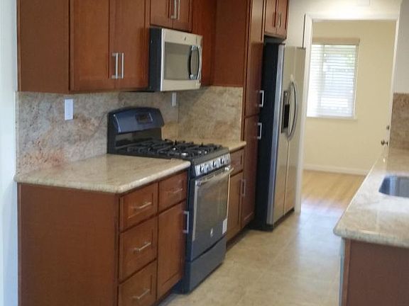 3rd image of 7401 Rollingdell Dr