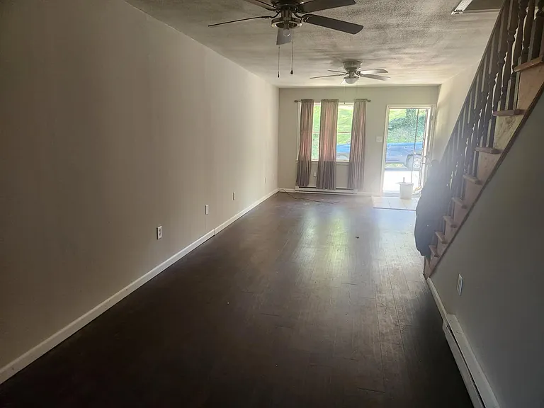 438 Adams St — Photo 5