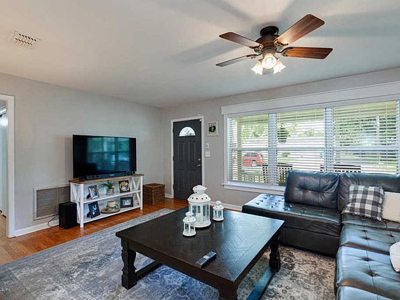 4th image of 5638 Selton Ave