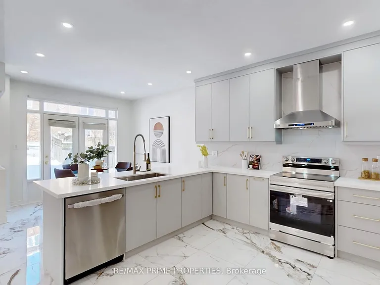 22 Waymount Ave — Photo 16