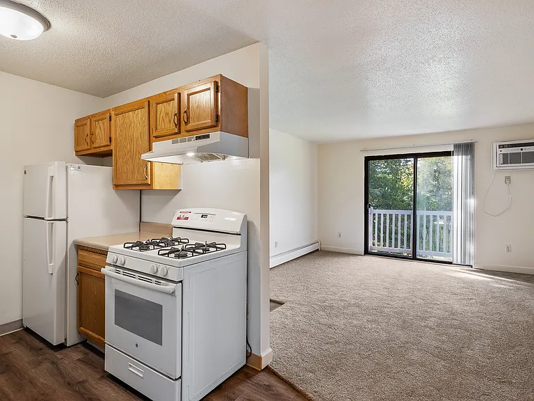 Crossroads Apartments — Photo 9