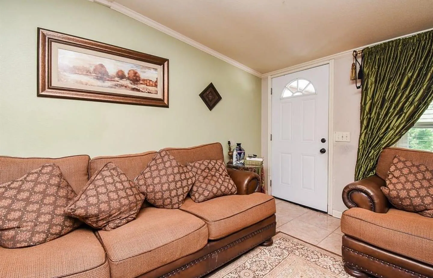 3 bed, 2.0 bath, 1600 sqft, $1,800 — Photo 3