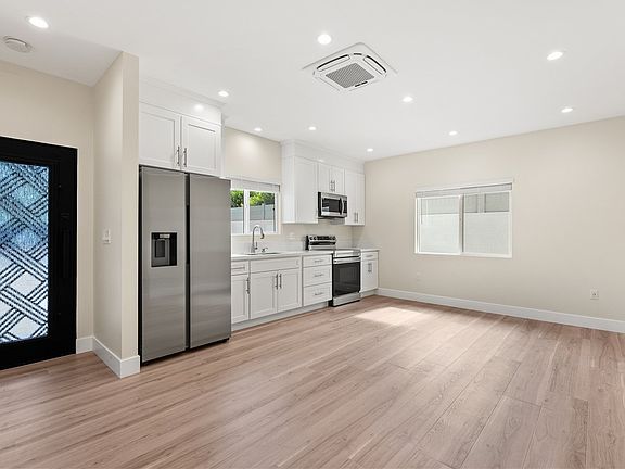 2nd image of 14926 1/2 Kittridge St