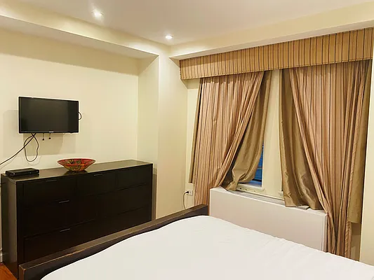 Rented by Manhattan Management Group | media 30