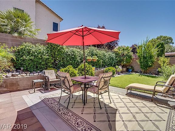 Gorgeous backyard with patio and paver surround!