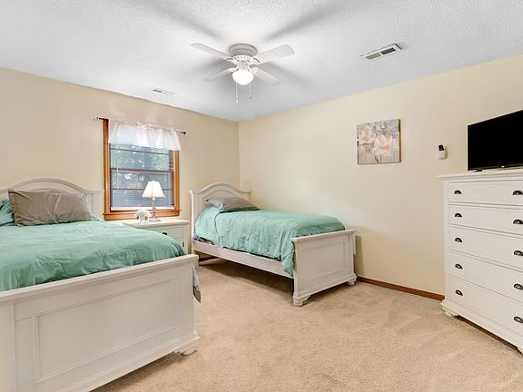 Twin bedroom
