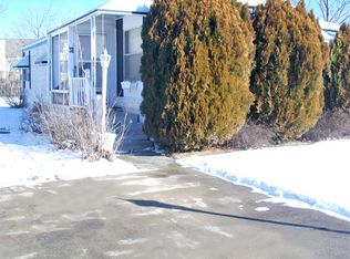 31 Carmell St, Belleville, MI 48111