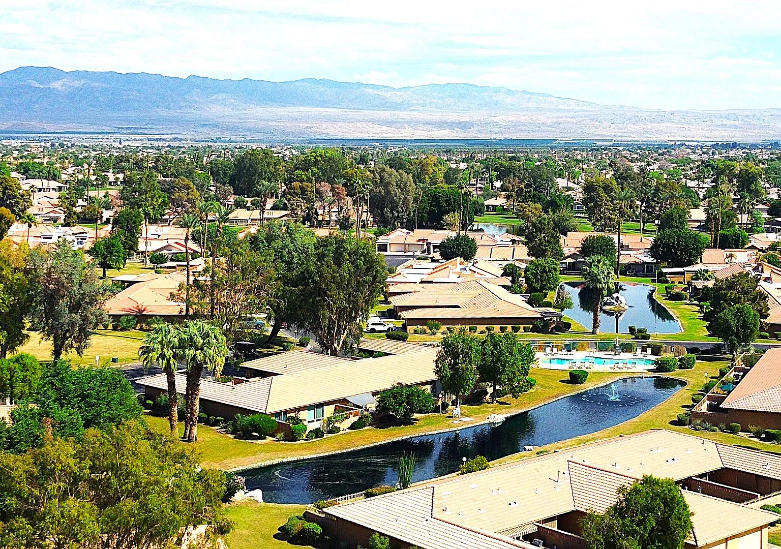 Beautiful Single story house Indian Palms Country Club. Gated Community with Tons of upgrades — Photo 2