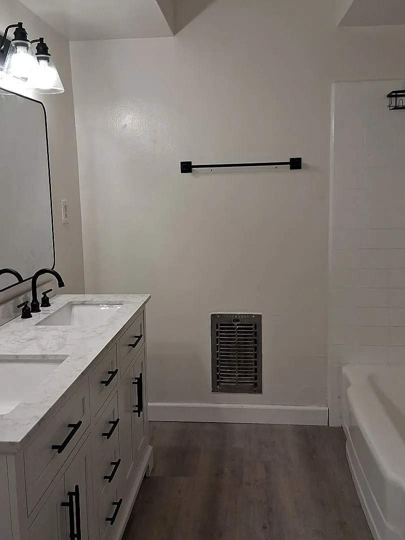 3 bed, 1000 sqft, $3,100 — Photo 3