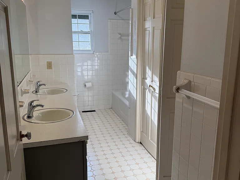 923 W Crest Rd — Photo 16