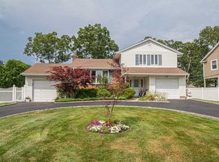 143 Country Village Ln, East Islip, NY 11730