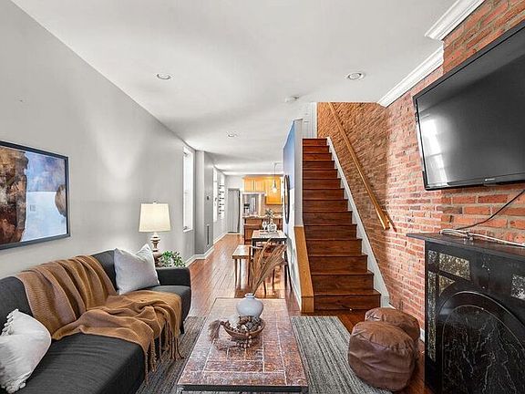 2nd image of 1303 Patapsco St