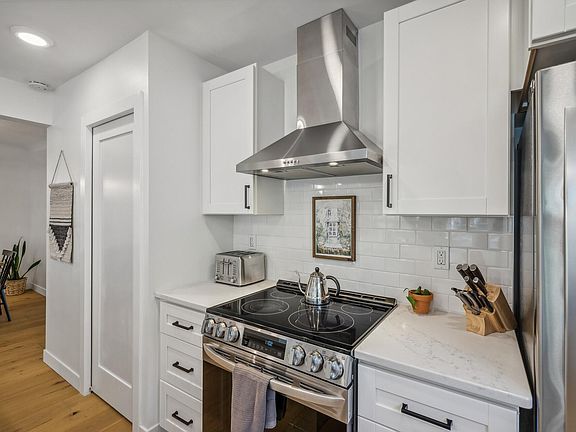 5th image of 13175 221st Ave NW