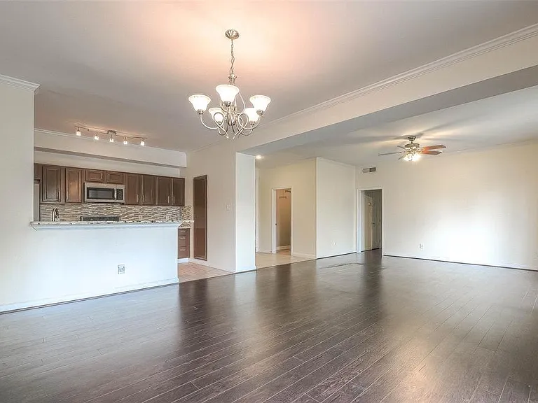 4515 Briar Hollow Pl #305 — Photo 5