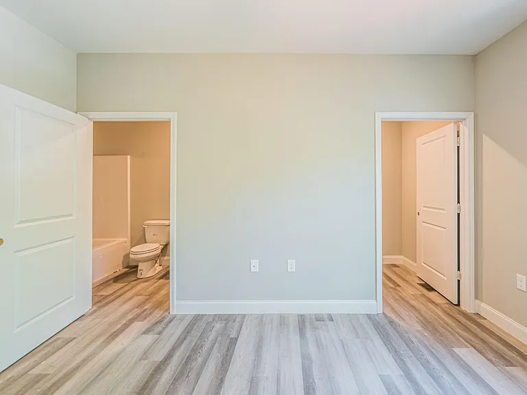 1011 Campbell Ln — Photo 11