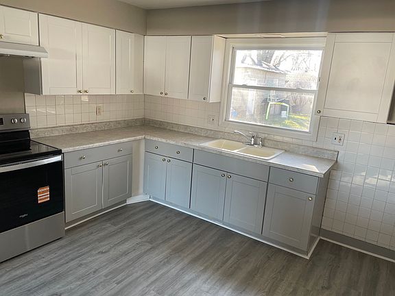 4th image of 826 N Randall Rd
