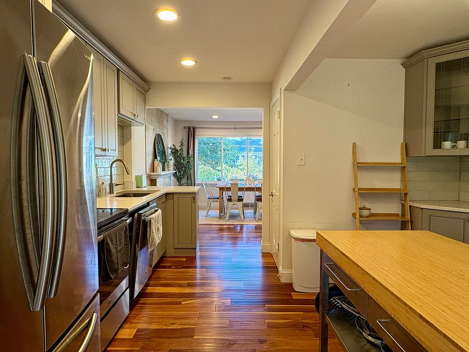 3 bed, 1421 sqft, $3,500 — Photo 3