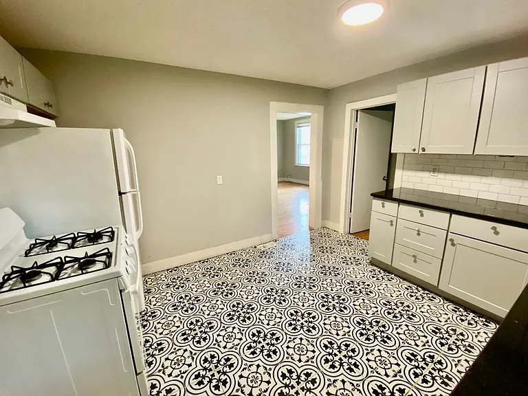 301 17th Ave Ne — Photo 4