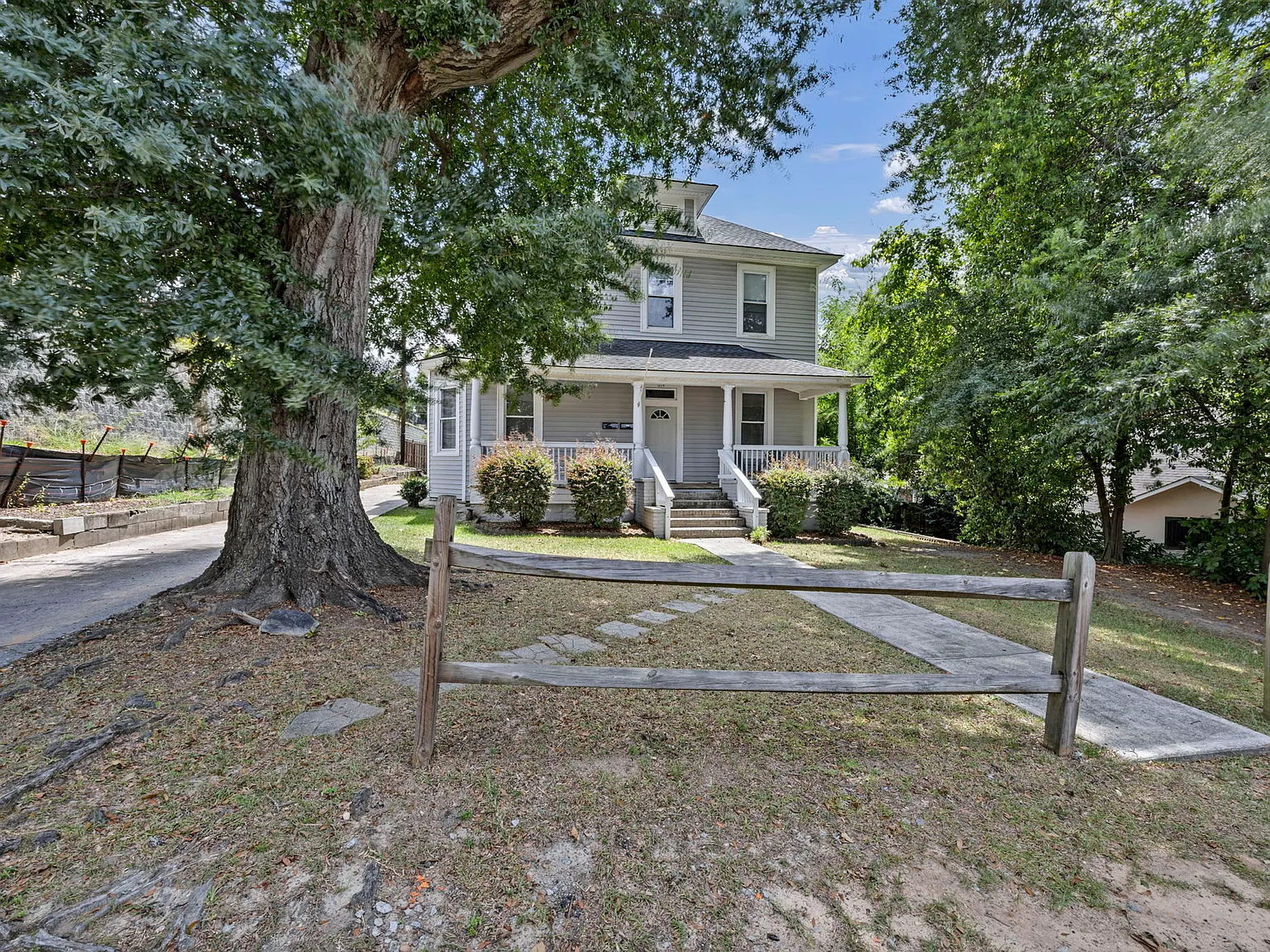5 bed, 2221 sqft, $5,500 — Photo 3