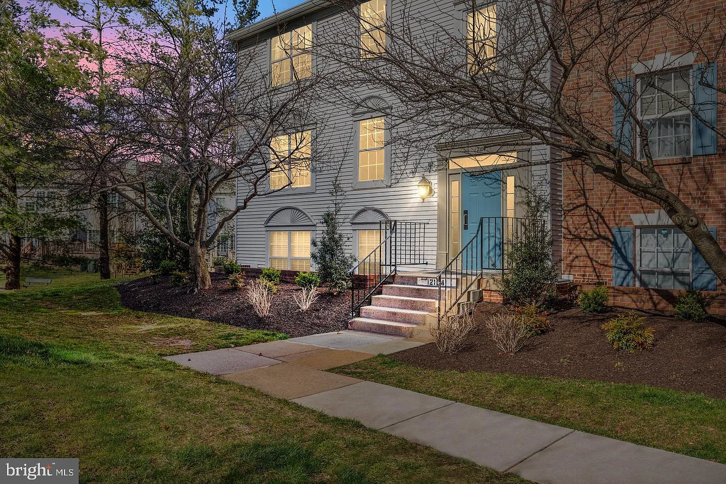 2 bed, 998 sqft, $2,300 — Photo 1