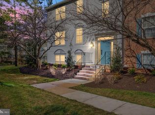 12104 Greenway Ct APT 101, Fairfax, VA 22033