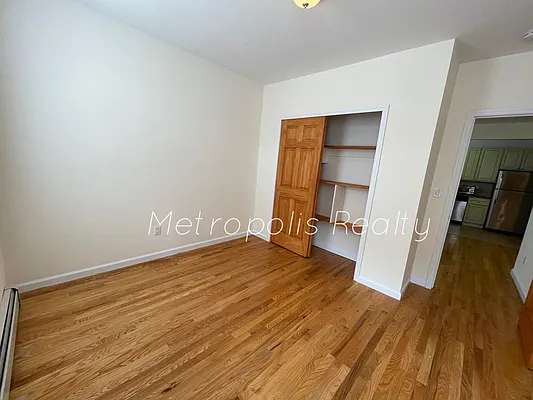 Rented by Metropolis International Realty Inc. | media 4