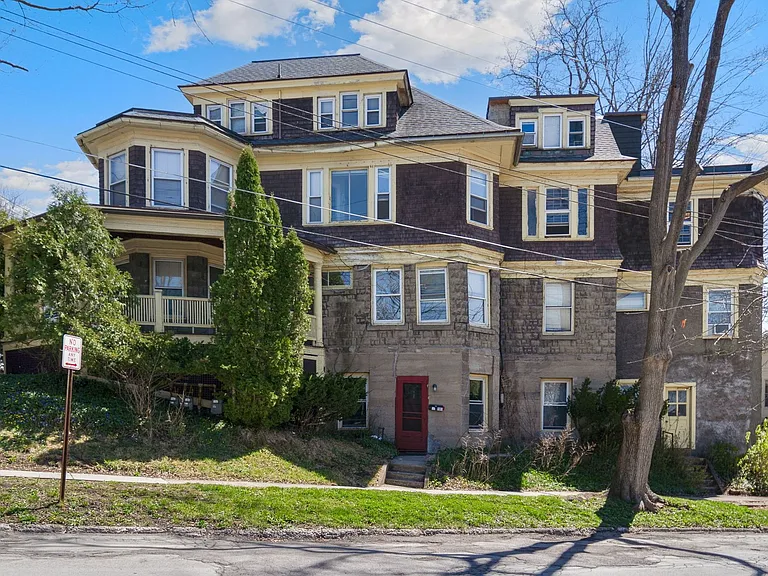 609 E State St — Photo 3