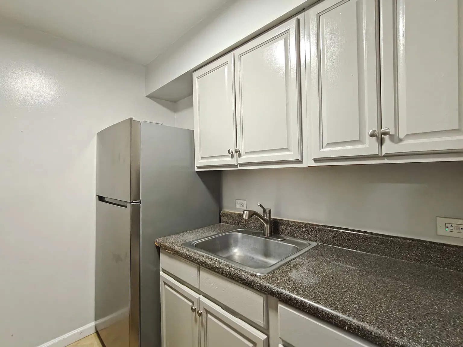 East Germantown's Next Hot 1-Bedroom! — Photo 3