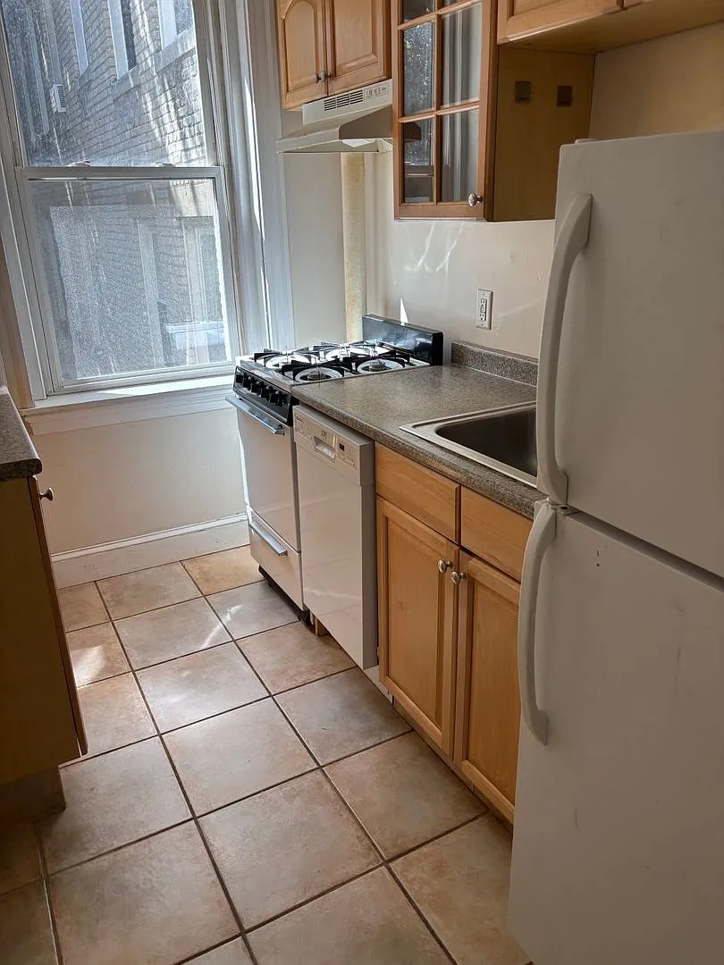 Modern, Oversized Studio On A Quiet Allston Street | B Line — Photo 1