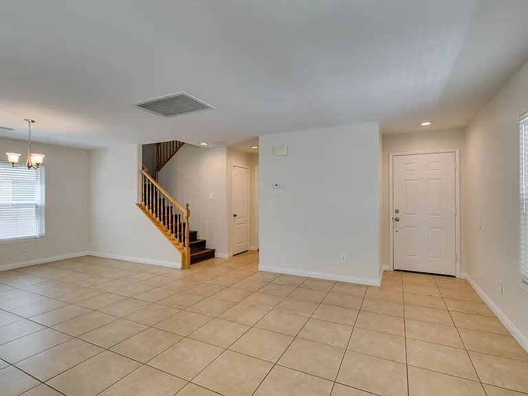 8660 Painted Horseshoe St — Photo 10