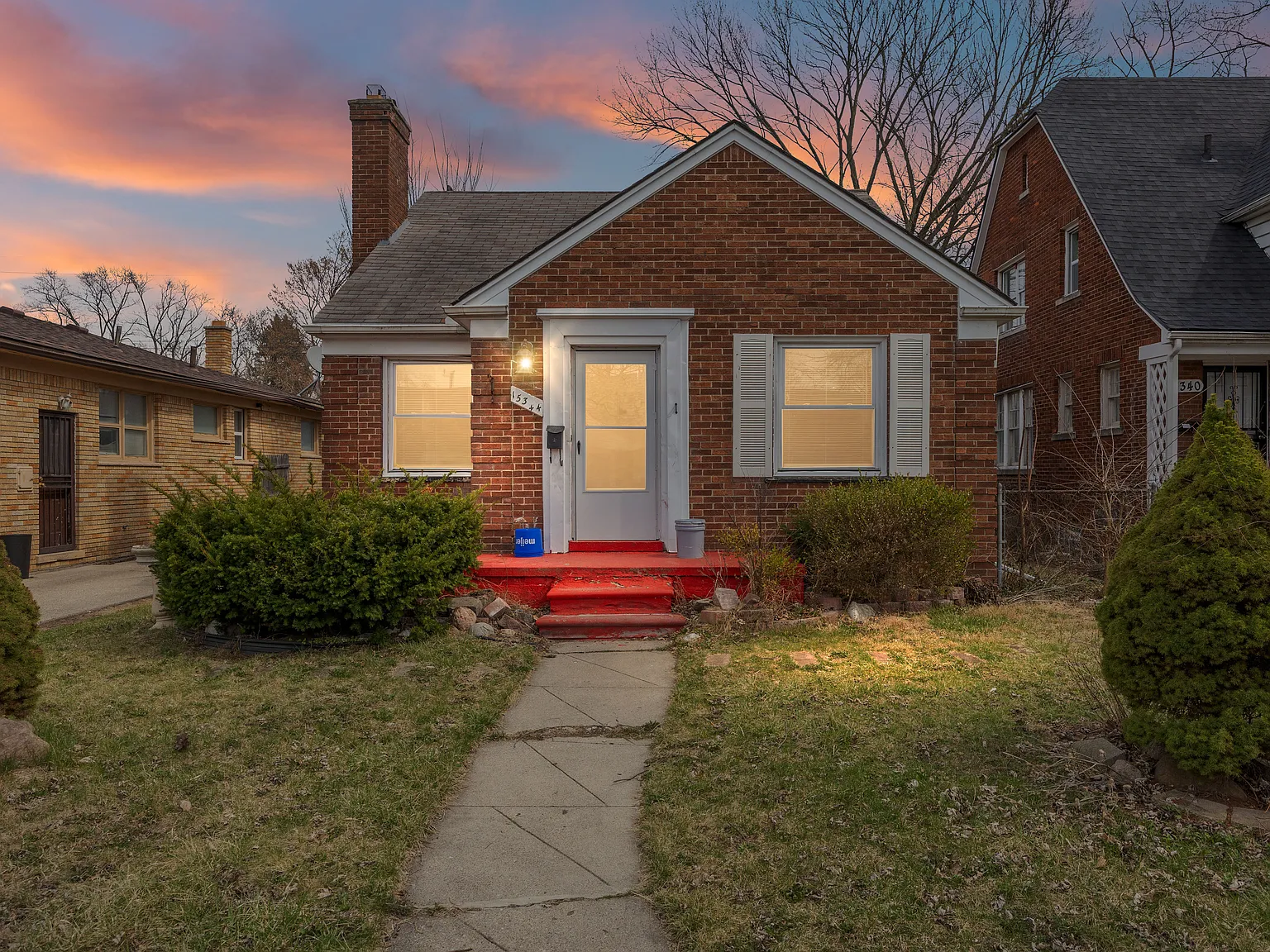 3 bed, 1.0 bath, 876 sqft, $1,250 — Photo 1